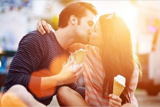 Mơ thấy người yêu nhiều lần cho biết 2 bạn đang rất khăng khít với nhau