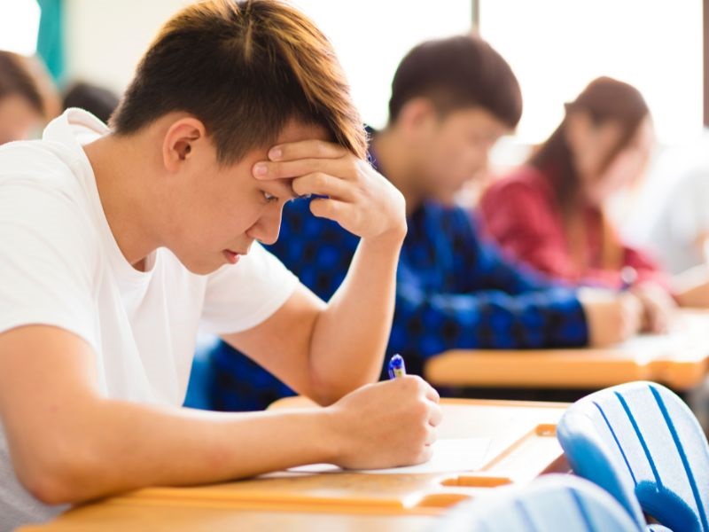 Nằm mơ thấy đi thi chép bài liệu có phải là điềm báo chẳng lành?