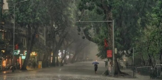 Chiêm bao thấy mưa bão kèm gió to, lốc xoáy thổi vào nhà là điềm gì